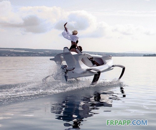 電動環(huán)保!超具科幻設(shè)計感的電動水翼船 電動環(huán)保!超具科幻設(shè)計感的電動水翼船