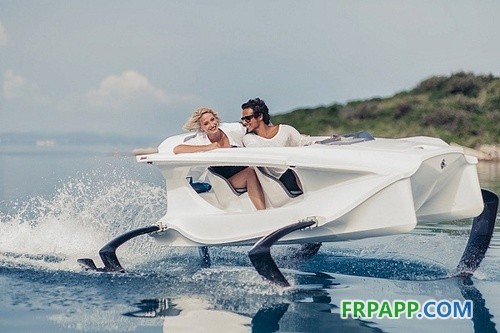 電動環(huán)保!超具科幻設(shè)計感的電動水翼船 電動環(huán)保!超具科幻設(shè)計感的電動水翼船